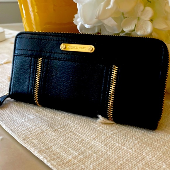 NWT Michael Kors Black Leather Wallet - Picture 2 of 10